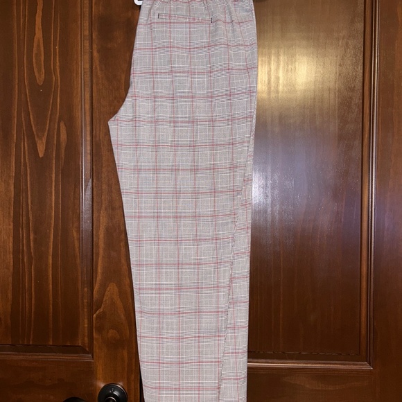 Women’s mid- to high-rise cropped plaid pull-on pants - Picture 4 of 8